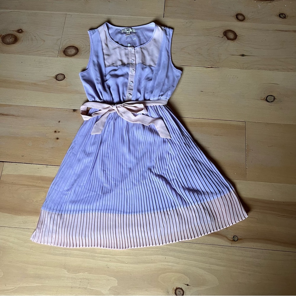 YA Los Angeles Lavendar pink dress with pleated bottom size large